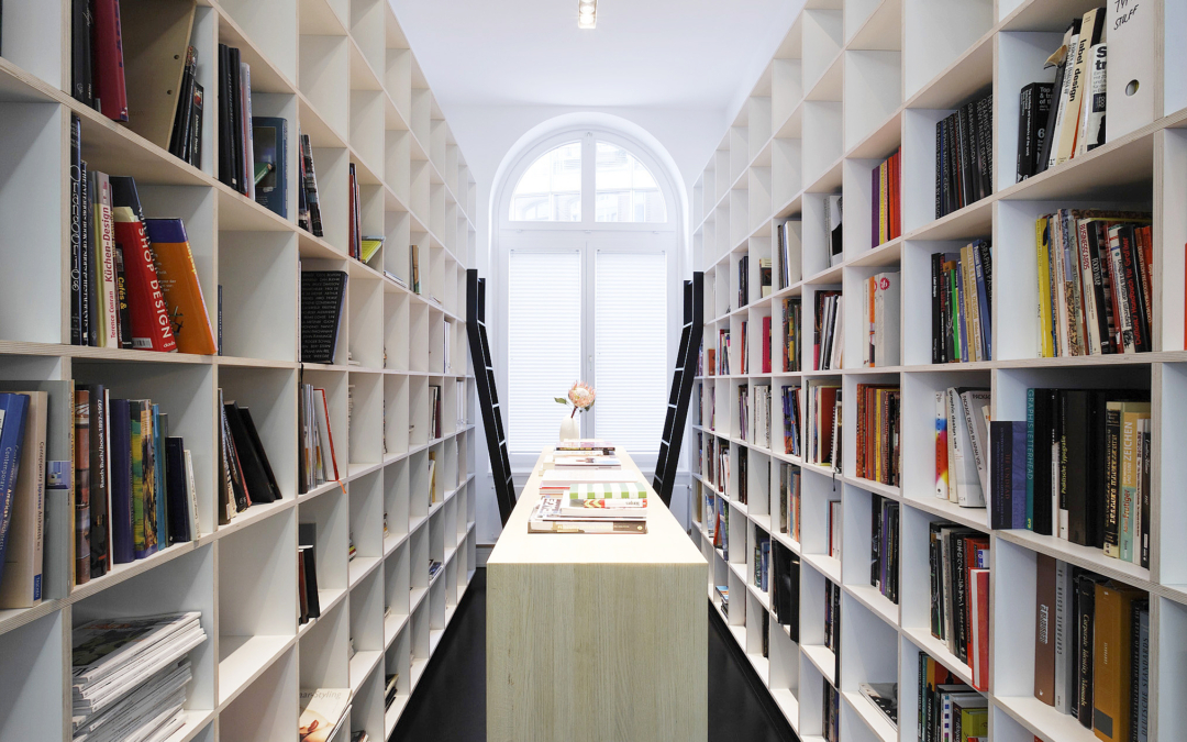 40 Jahre Interior Design mit einer Vielfalt an Regalen
